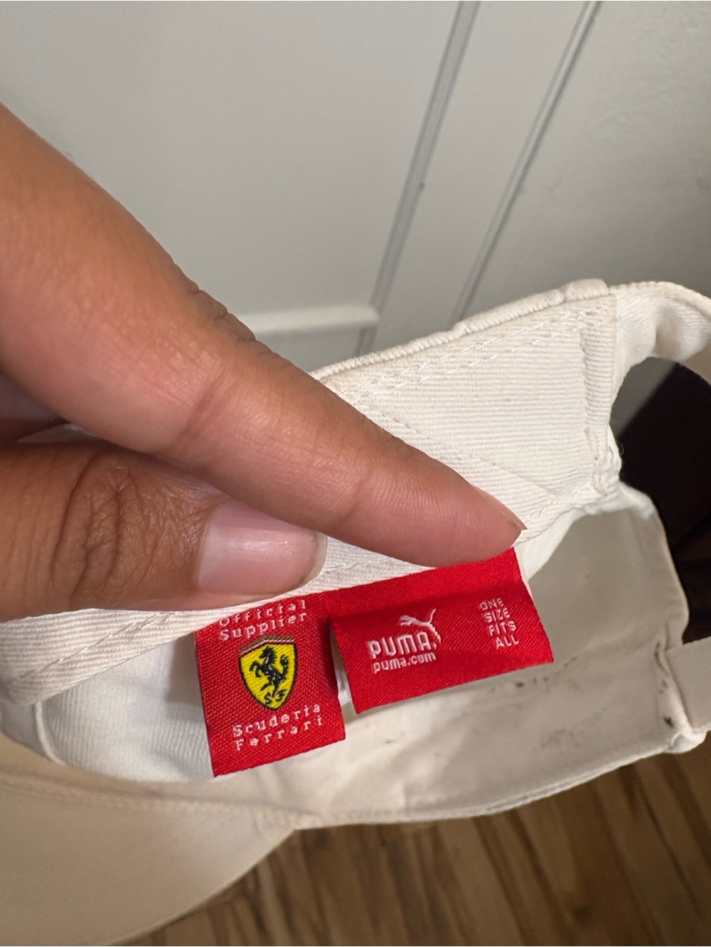 2000s puma white Scuderia Ferrari F1 team cap features a prominent embroidered - Picture 3 of 7